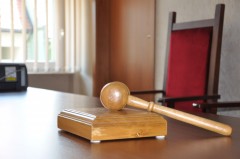 Pracownik banku skazany. Ma odda� 120 tys. z�