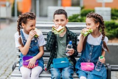 Poznaj odjechane zestawy lunch boxw Mepal z widelcem, przegrdkami i bidonem w motywach, ktrymi pochwali si Twoje dziecko w szkole