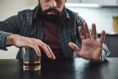 Wszywka alkoholowa - popularna, awersyjna metoda walki z chorob alkoholow