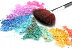 Kolorowe kosmetyki do makijażu oczu - 5 propozycji, które musisz znać!