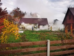 18 strażaków walczyło z pożarem