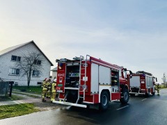 13 strażaków walczyło z pożarem