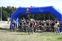 Rowerzyci na starcie maratonu MTB [WYNIKI]