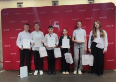 Stypendia dla uczni�w "Pi�tki"