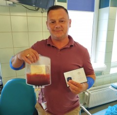 Bi�gorajski policjant odda� szpik dla genetycznego bli�niaka