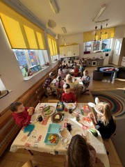 Przedszkolaki z&nbsp;Bi�goraja przygotowa�y zdrowe �niadanie