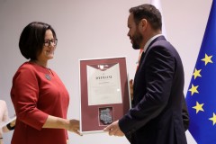 Dyrektor MOPS wyr�niona przez wojewod�