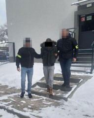 Blisko 70 krzak�w i&nbsp;3 kg narkotyk�w. 41-latek trafi� do aresztu