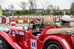 Zabytkowe auta opanowa�y autodrom [NOWE ZDJ�CIA]