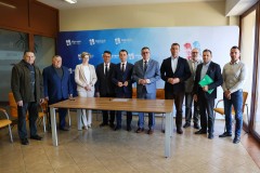 Samorz�dy ��cz� si�y. Blisko 4 km nowej drogi jeszcze tego lata