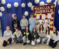 "Łączy nas pamięć" - uczniowie z Dereźni Solskiej w Ogólnopolskiej Akcji Żonkile