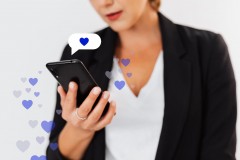 Internetowa mi�o�� zako�czy�a si� dramatem. 41-latka straci�a oszcz�dno�ci i&nbsp;zaci�gn�a kredyty