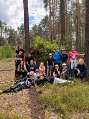 Młodzi odkrywcy opanowali podstawy survivalu