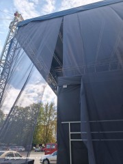 Burza uszkodzi�a scen� letni� Bi�gorajskiego Centrum Kultury