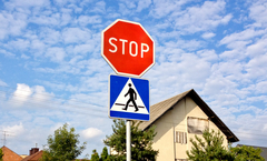 Nowe znaki STOP na pechowym skrzyżowaniu