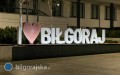 Napis "I ❤️ Bi�goraj" robi wra�enie noc�