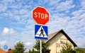Nowe znaki STOP na pechowym skrzyowaniu